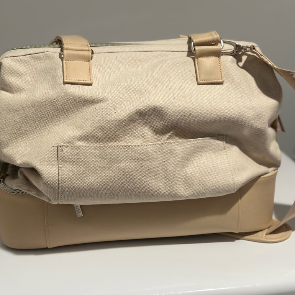 Stylish BEIS weekender bag - Picture 4 of 9